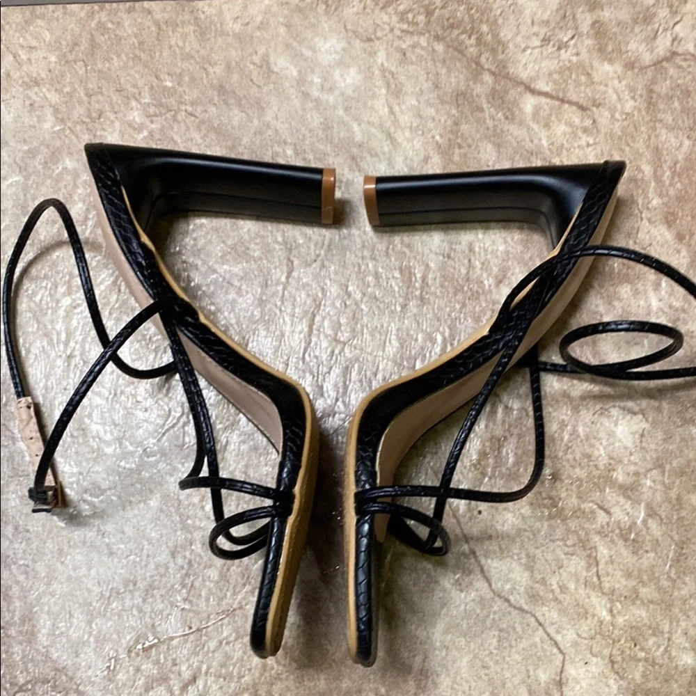 Elegant Black Heels with Classic Design Size 7.5
